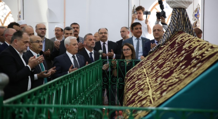 Yıldırım Bayezid'in puşide örtüsü serildi