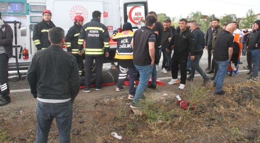 Konya'da kamyonla minibüs çarpıştı: 14 yaralı