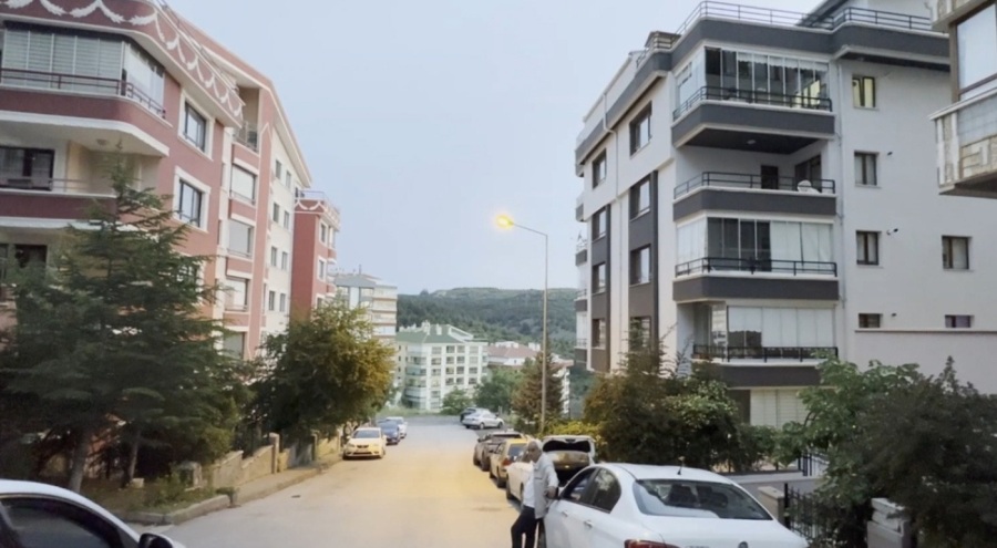 Kız arkadaşını silahla öldürüp intihar etti