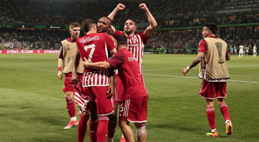 UEFA Avrupa Konferans Ligi'nde kupa Olympiakos'un oldu