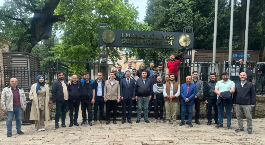 Bursa'da Muradiye Külliyesine ziyaretçi akını