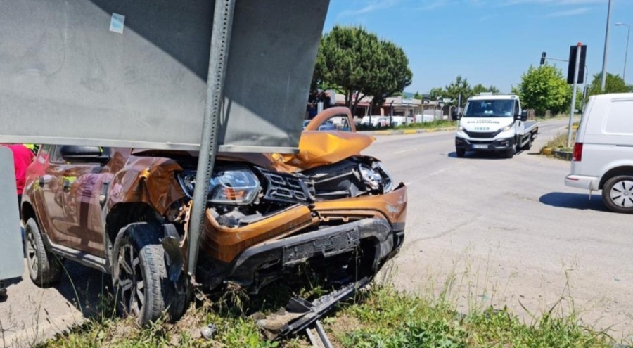 İki araç çarpıştı! 1 ölü, 1 ağır yaralı