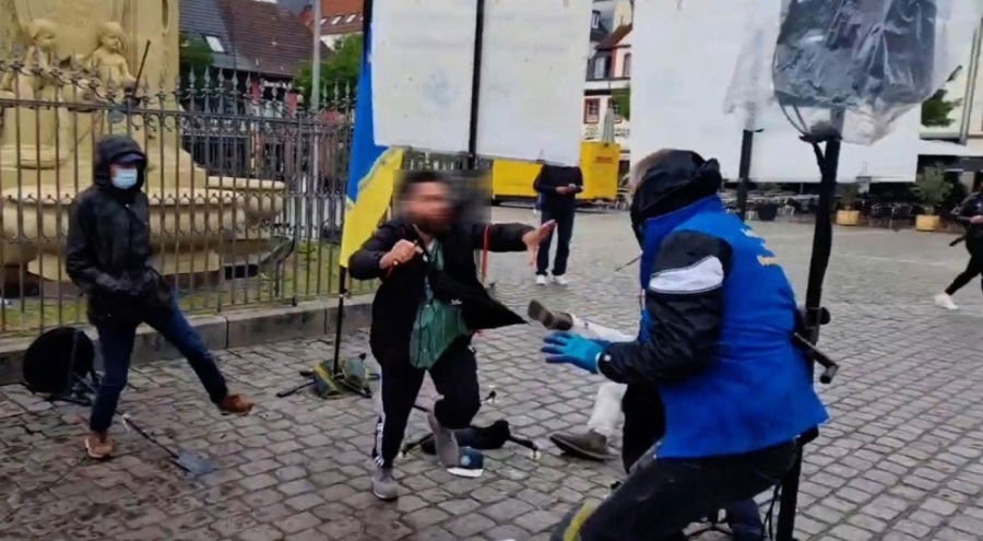 Almanya'da aşırı sağcı politikacıya bıçaklı saldırı