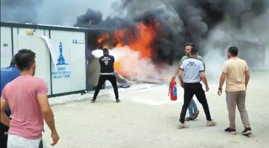 Osmaniye'de depremzedelerin kaldığı konteyner kentte yangın