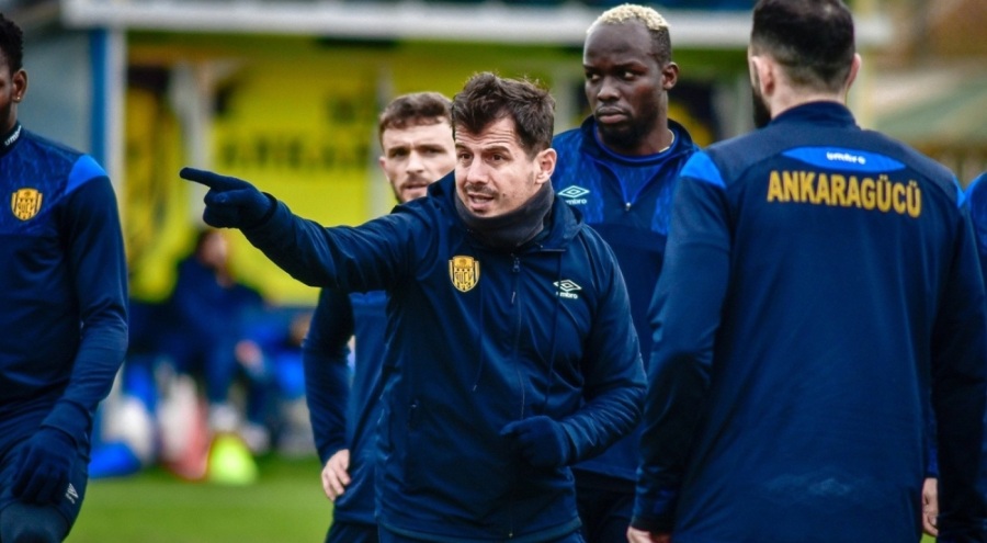 Ankaragücü'nde Emre Belözoğlu dönemi sona erdi