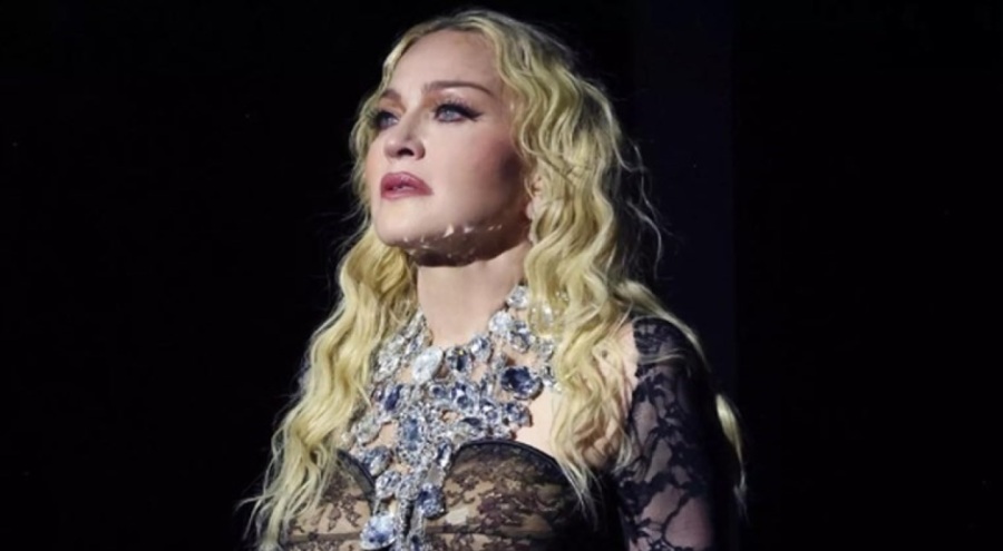 Madonna'ya 'cinsel içerikli konser' davası