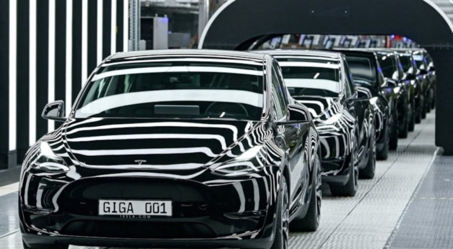 Tesla araçlarını geri çağırıyor