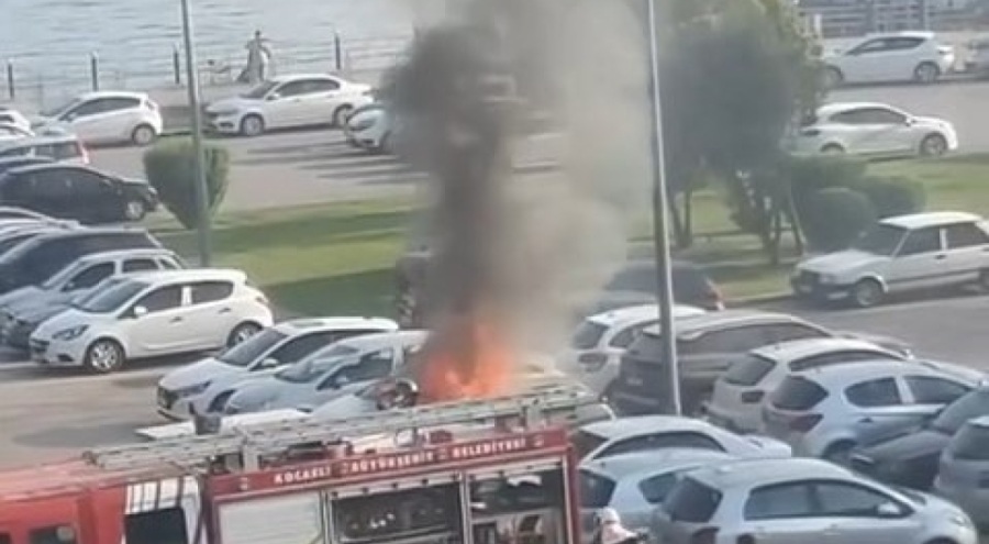 Otomobilde yangın paniği!