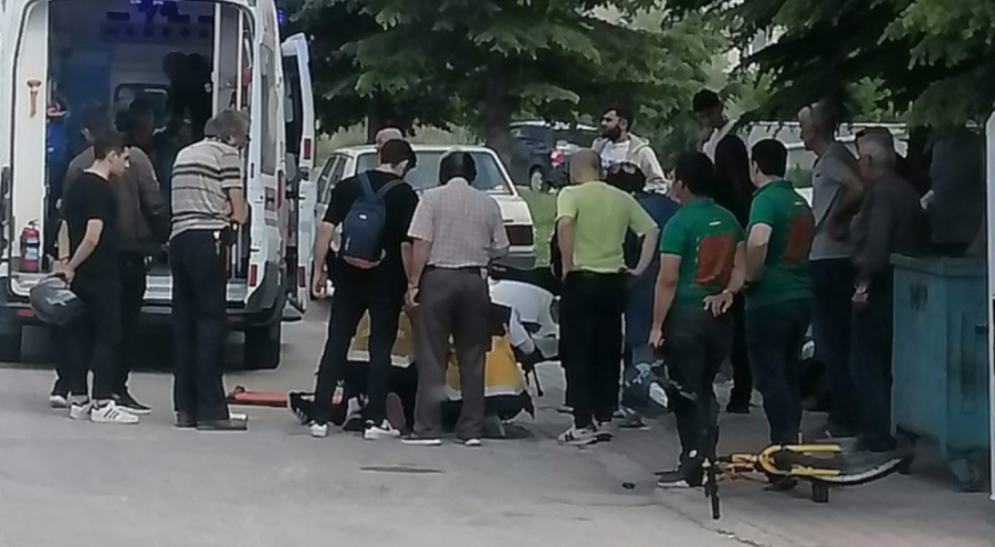 Motosiklet ile bisikletin çarpışması sonucu 3 kişi yaralandı