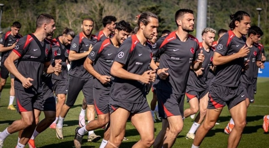 A Milli Futbol Takımı tam kadro çalıştı