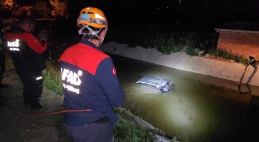 Tokat'ta otomobil su kanalına düştü!