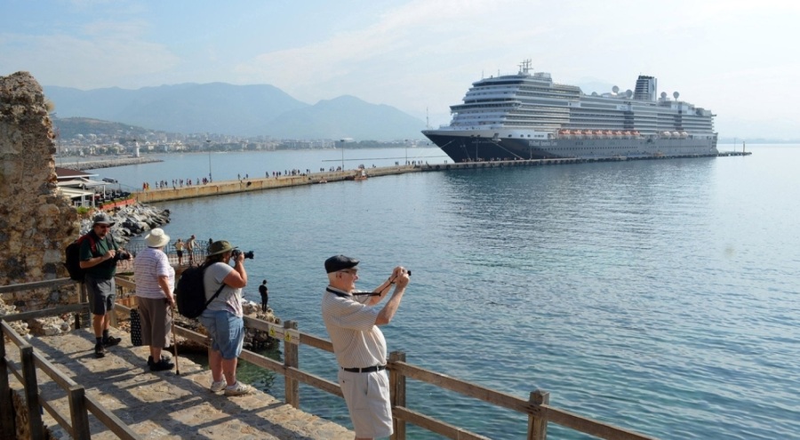 Kruvaziyerle 135 bin turist geldi
