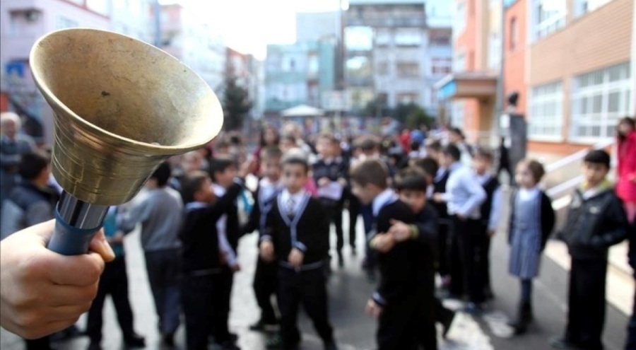 Öğrenciler için müjdeli haber geldi, yaz tatili uzadı