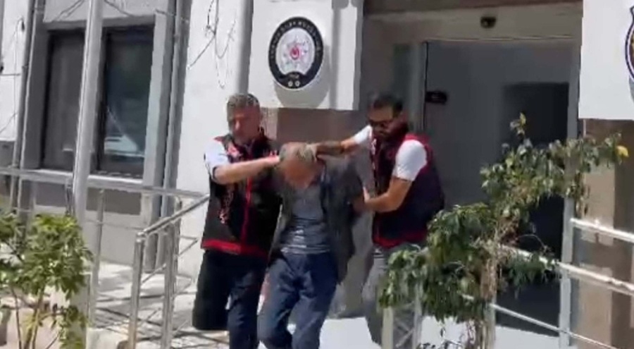 Tartıştığı oğlunu ekmek bıçağıyla öldürdü!