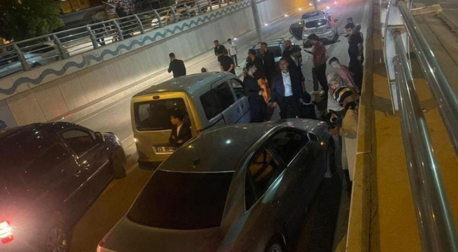 Düğün konvoyunda 6 araç birbirine girdi