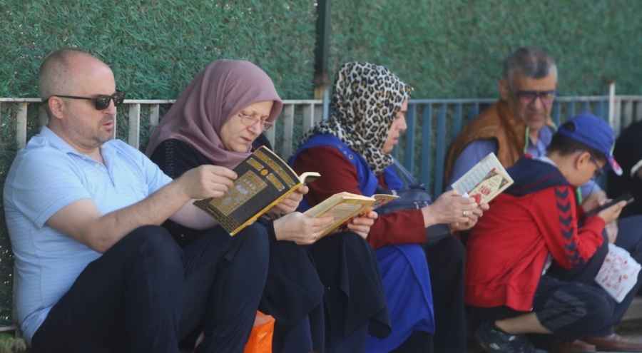 Bursa'da LGS heyecanı! Aileler kapı önlerinde bekledi