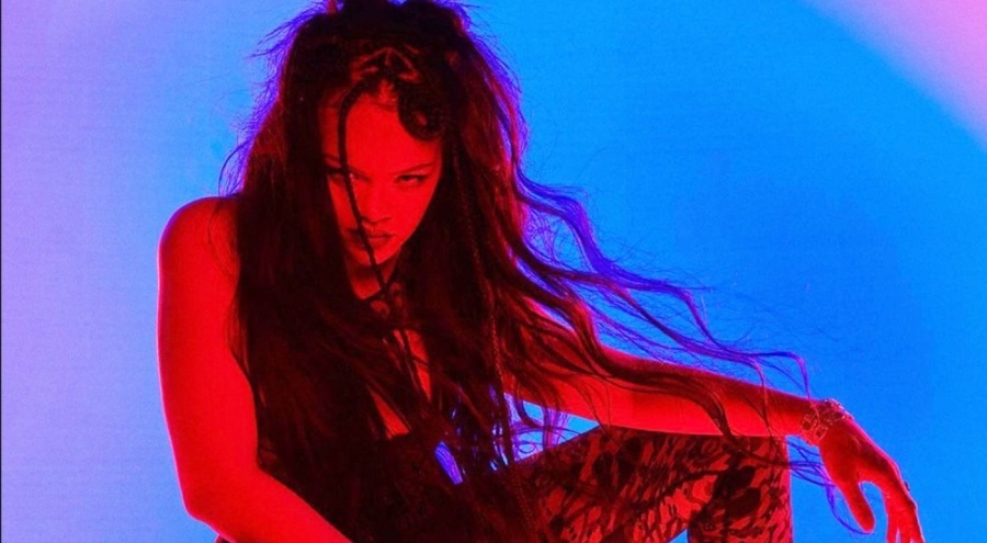 Rihanna tarihe geçti!