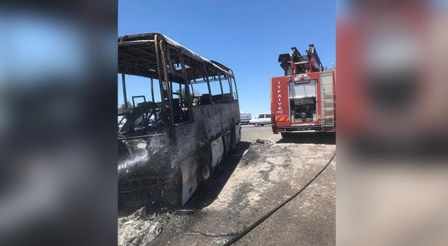 Alev alan otobüs küle döndü