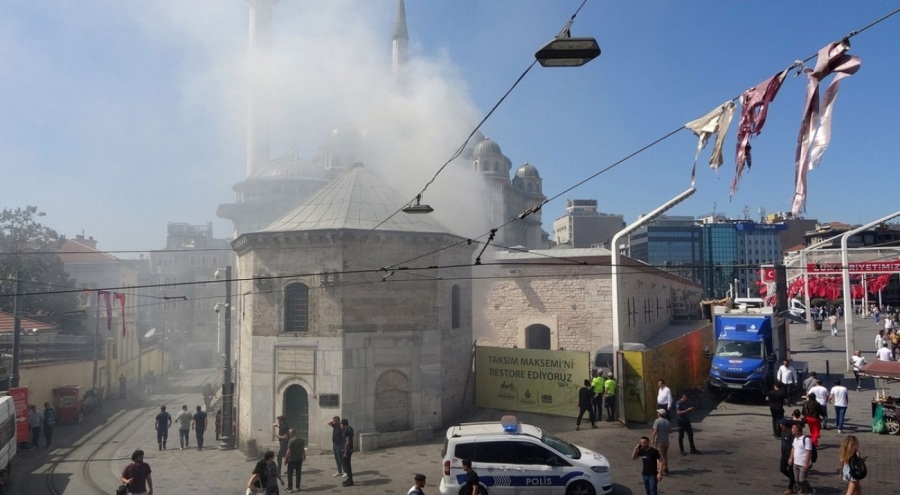 Taksim Meydanı'nda yangın paniği