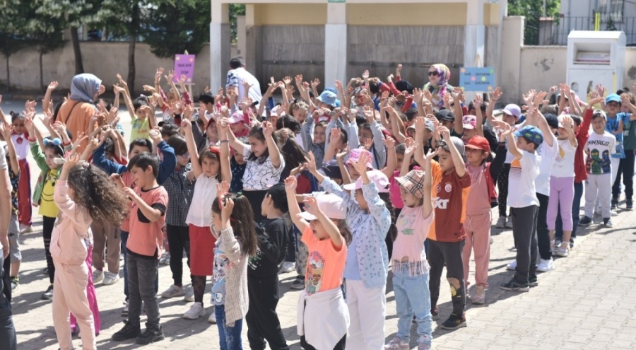 Bursa Yenişehir'de geleneksel çocuk oyunları şenliği