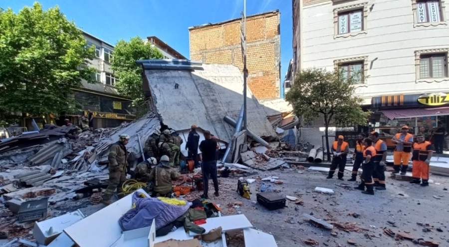 İstanbul Küçükçekmece'de bina çöktü! Yeni gelişme