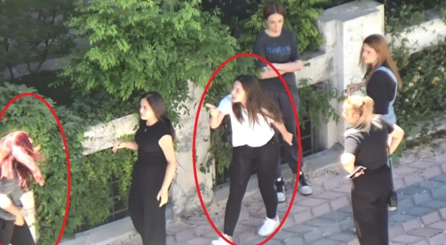 Elazığ'da 2 genç kız kavga etti