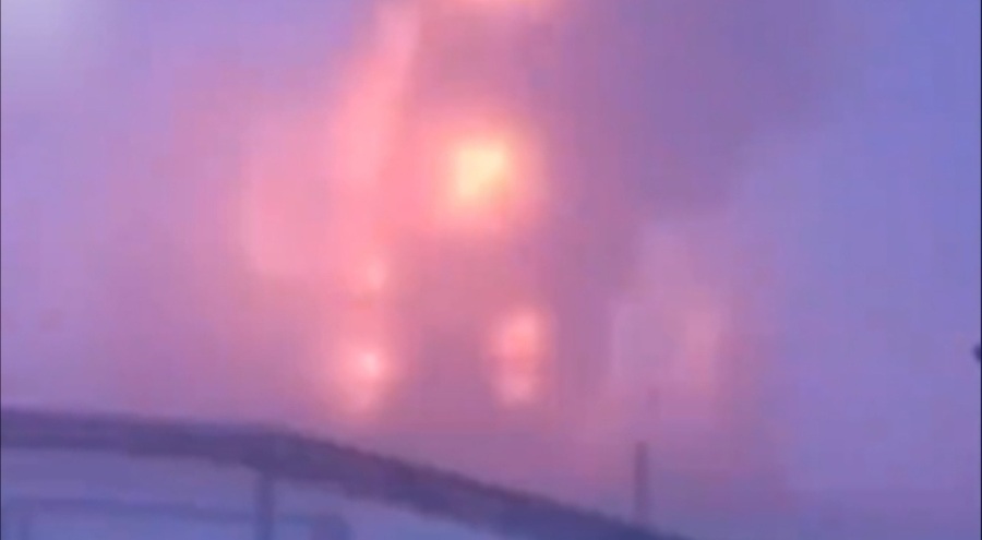 Rusya'daki petrol rafinerisinde yangın