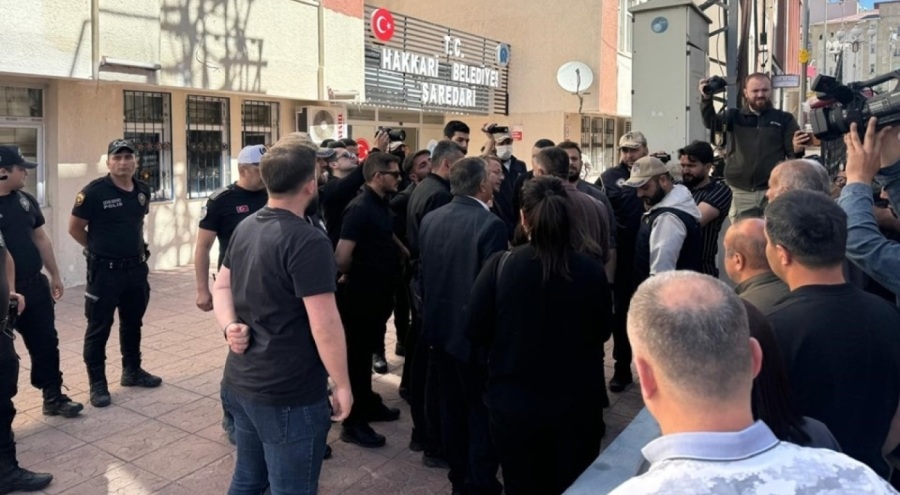 İçişleri Bakanlığı duyurdu: Hakkari Belediyesi'ne kayyum atandı