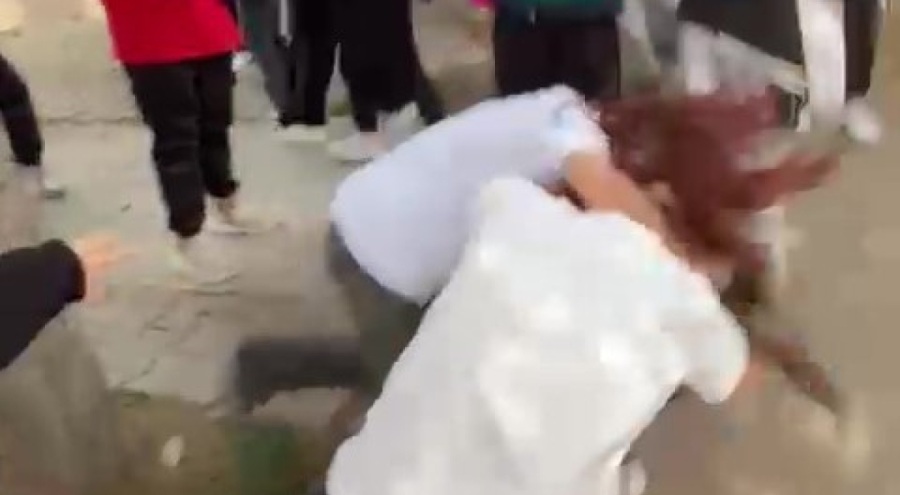 Ortaokul öğrencileri birbirine girdi!