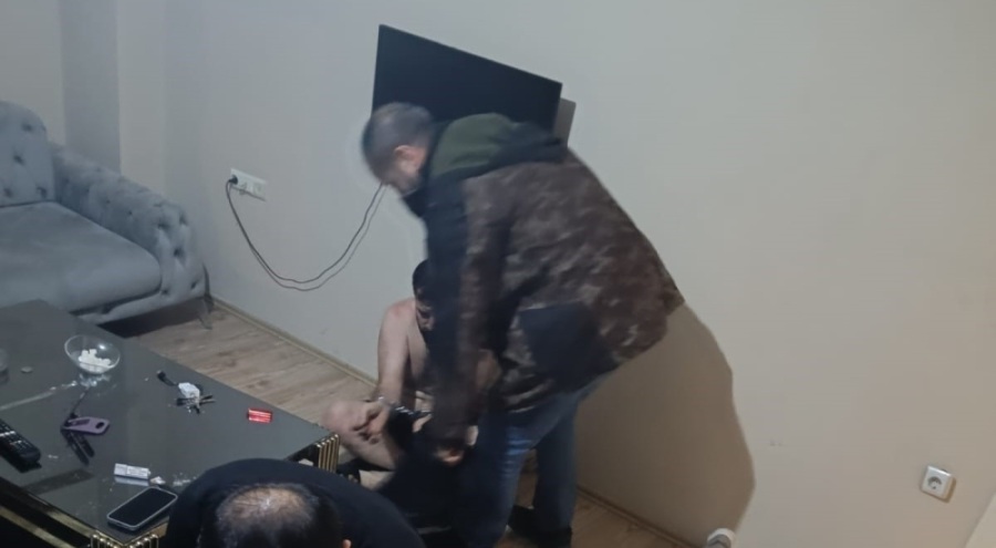 Bursa'da zehir tacirlerine operasyon! Kılıktan kılığa girdiler...