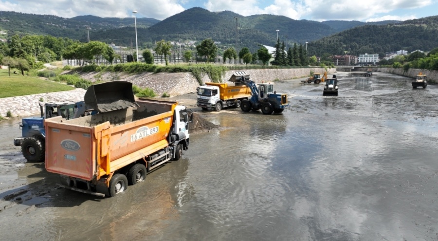 BUSKİ'den Bursa'da derelere yaz temizliği başladı