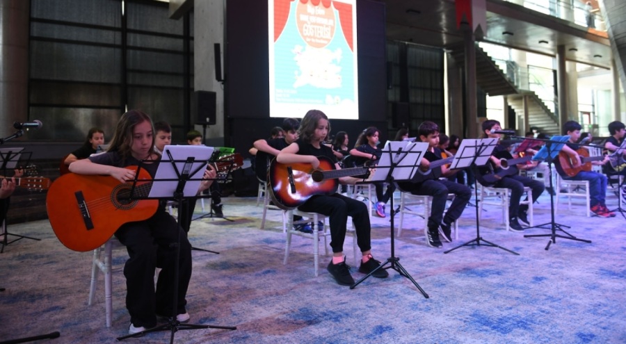 Bursa'da Bilgi Evleri öğrencilerinin performansları büyük beğeni topladı