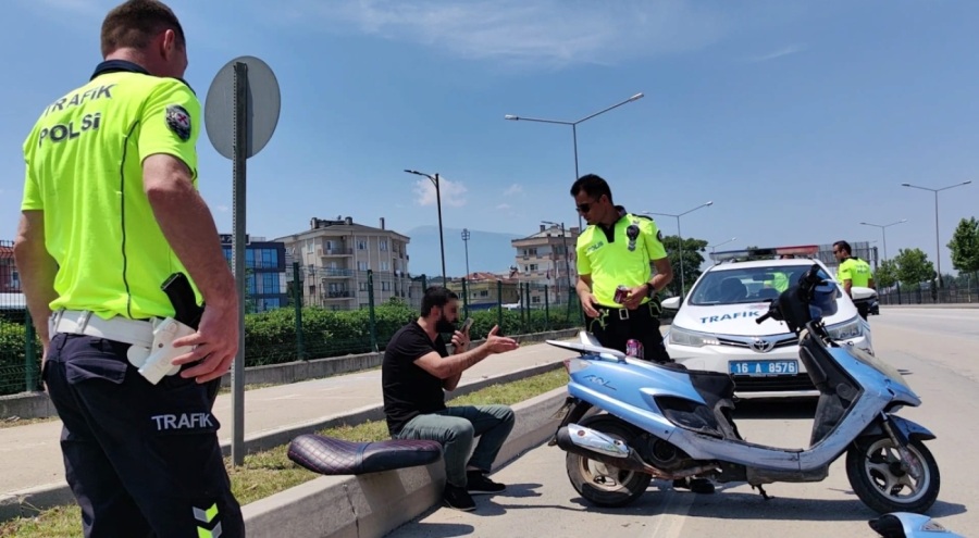 Bursa'da durdurulan sürücü hem alkollü hem ehliyetsiz çıktı