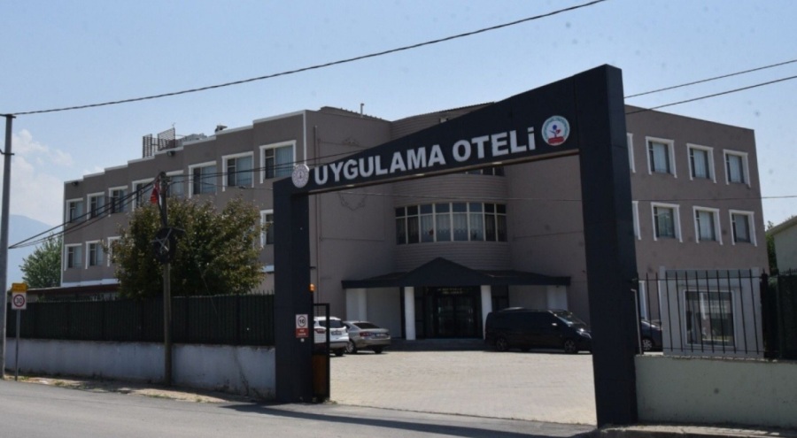 Bursa'daki okulda kamu zararı iddiası! Yıkıp yeniden yaptırdılar