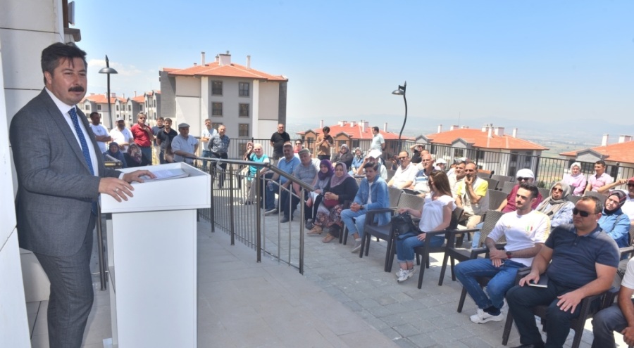 Yenişehir Subaşı TOKİ'lerinde hak sahipleri anahtarlarını teslim aldı