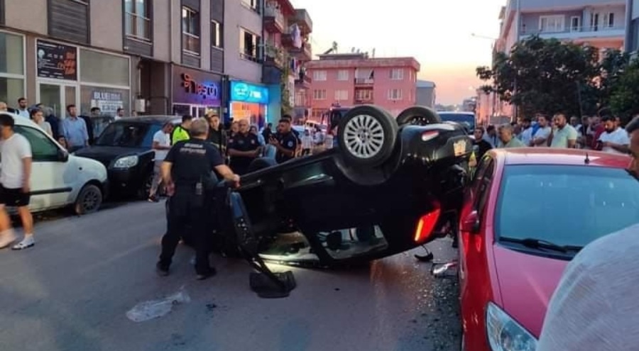 Bursa'da park halindeki otomobile çarpıp takla attı!