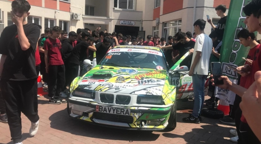 Bursa'da öğrencilerin modifiye araç tutkusu okula sığmadı