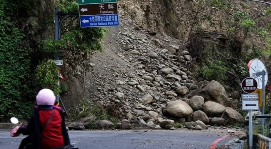 Tayvan'da toprak kayması! Yaralılar var