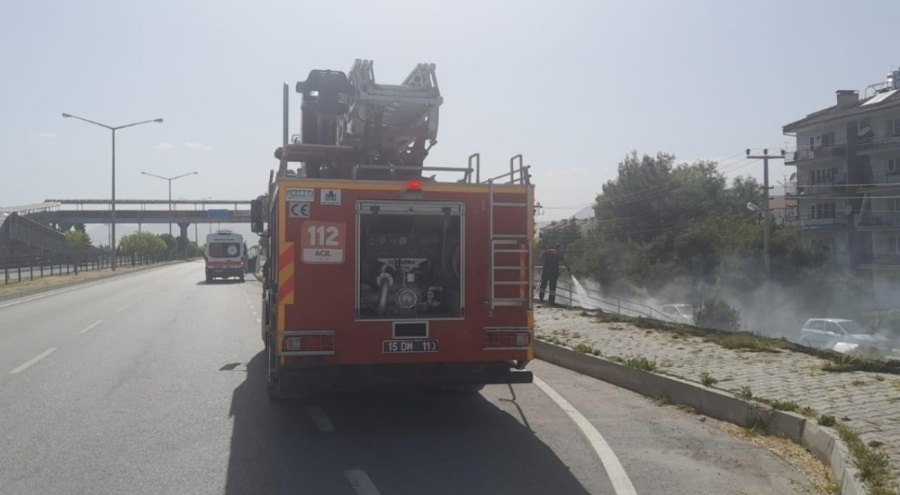 Evinin yakınında çıkan yangına müdahale eden adam kalp krizi geçirerek hayatını kaybetti