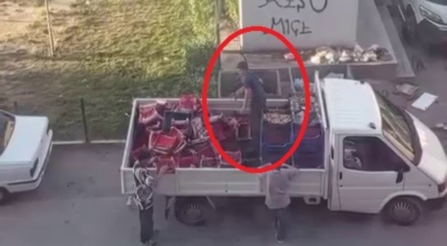 Bursa'da kilosu 100 TL çilekleri kasa kasa çöpe döktü