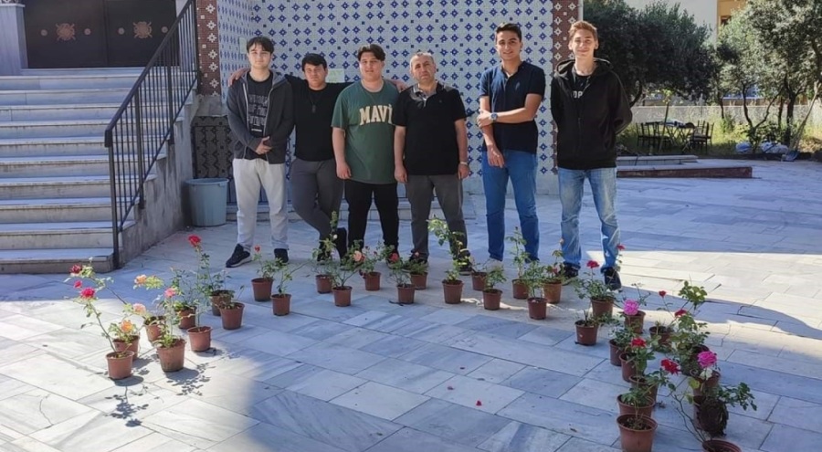 Bursa'da öğretmen ve öğrencilerinden takdir toplayan hareket
