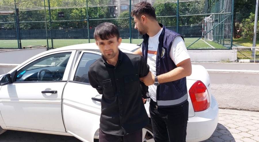 Eşi ve üvey oğlunu bıçaklayan Afgan erkek kıskıvrak yakalandı