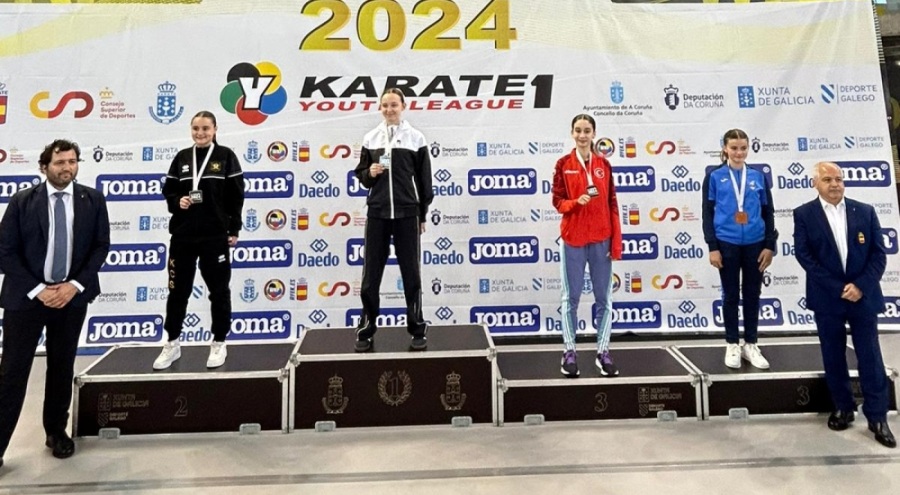 Nilüfer Belediyesporlu karateciler İspanya'dan madalyalarla geldi