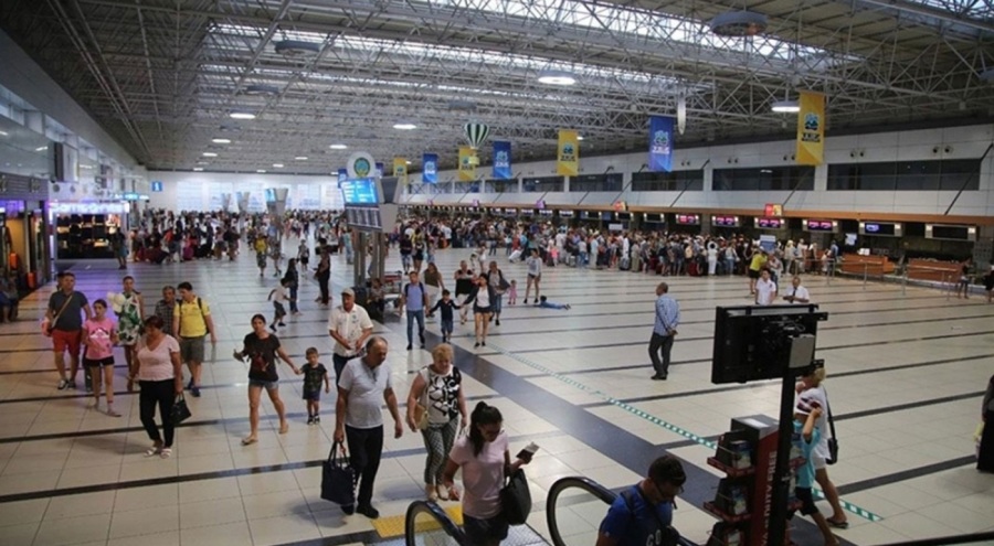 Antalya Havalimanı'nda uçuş trafiği durduruldu