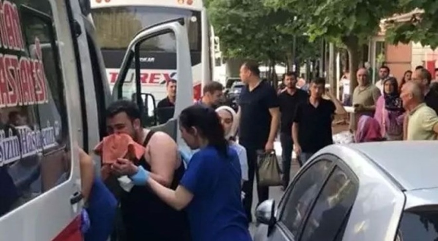 "Yere çöp attın" kavgası! Bıçağı yüzüne sapladı