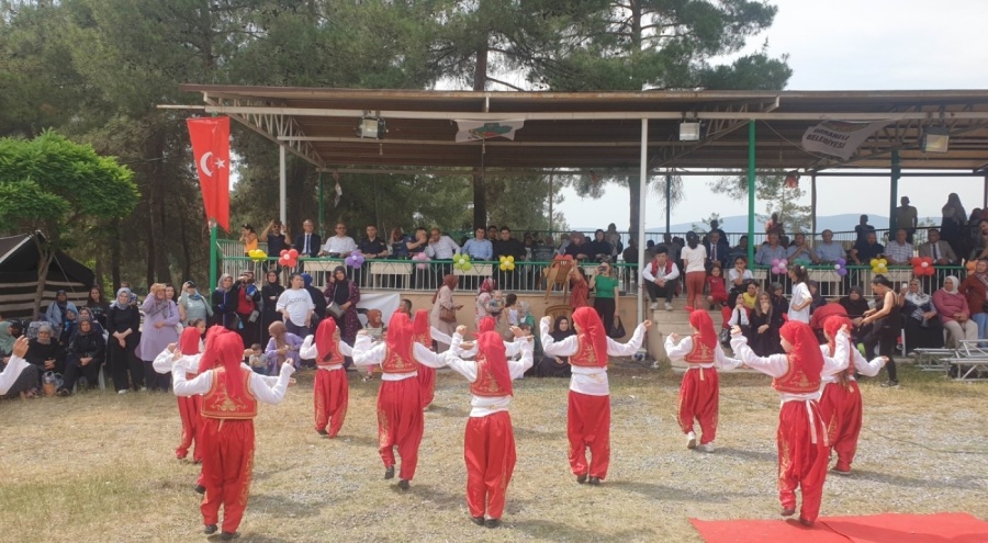 Orhaneli Halk Eğitim Merkezi yıl sonu sergisi düzenledi