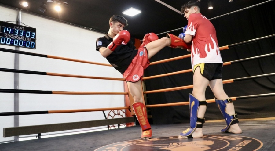 Bursalı kick boksçu lise öğrencisi, uluslararası başarılarını sürdürmeyi planlıyor