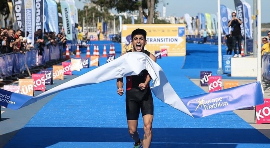 Para triatlet Uğurcan Özer İtalya'da altın madalya kazandı