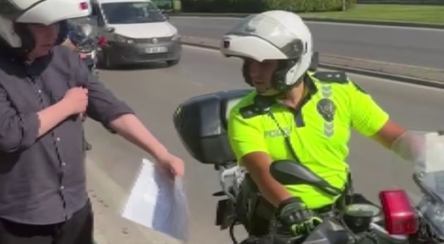Bursa'da sınava geç kalan öğrencileri motosikletli polisler yetiştirdi