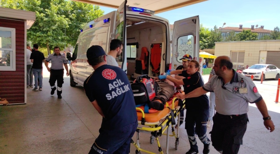 Bursa'da hafif ticari araçla çarpışan motosiklet sürücüsü öldü